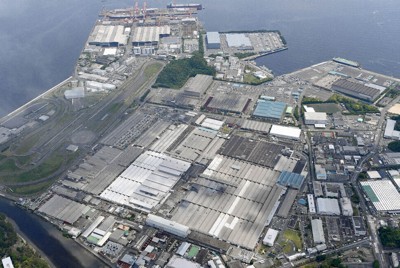日産自動車追浜工場（手前中央）＝神奈川県横須賀市で2025年5月15日、本社ヘリから平川義之撮影