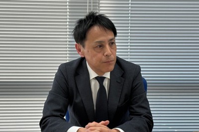 記者会見を開き、小牧市長選への立候補を表明した天野正基氏＝愛知県小牧市で2026年2月13日午後4時23分、酒井志帆撮影