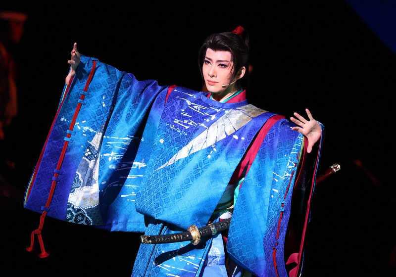 永久輝せあが平家最後の総大将役に 宝塚花組「蒼月抄」開幕 | 毎日新聞