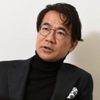 インタビューに答える、先崎彰容・社会構想大学院大学社会構想研究科教授＝東京都港区で2026年2月10日、宮本明登撮影