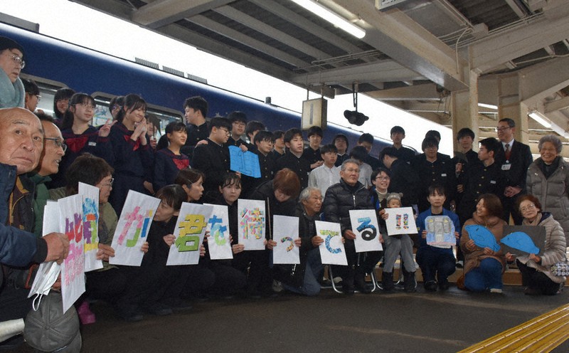 能登地震：線路の先で君を待ってる 穴水中生「のと鉄道」CM制作 ／石川