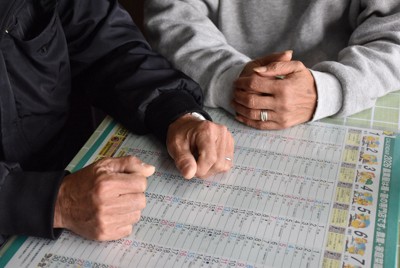 事件で亡くなった鎌田隆之亮さんへの思いを語る祖父母＝奈良県内で2026年2月16日午前10時52分、川地隆史撮影