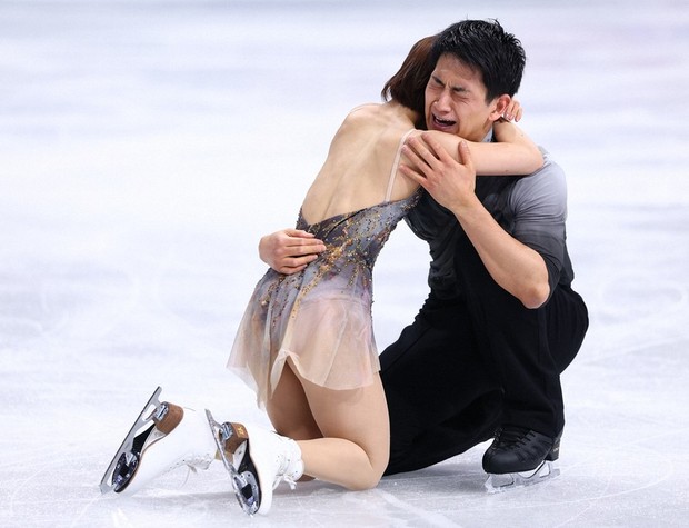 In Photos: Japan's Miura, Kihara win pairs figure skating gold at Milan Cortina Olympics［写真特集1/12］- 毎日新聞