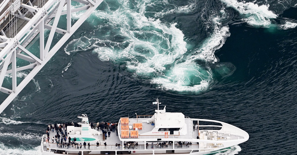 Whirlpool sightseeing season opens with a swirl in west Japan's Naruto Strait