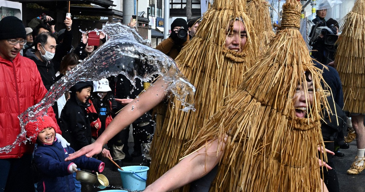 Easy Japanese news in translation: Straw 'Kasedori' festival held in Yamagata Prefecture