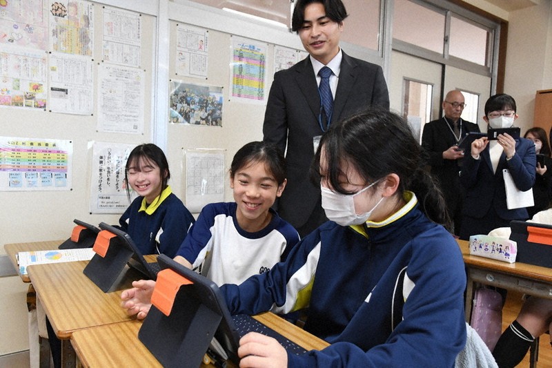 教科書もデジタルに 守谷市、小中学校で実証研究 30年度導入へ ／茨城