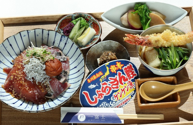 王将戦勝負めし 藤井王将はかつお食べ比べ丼、永瀬九段は本鮪重 | 毎日新聞