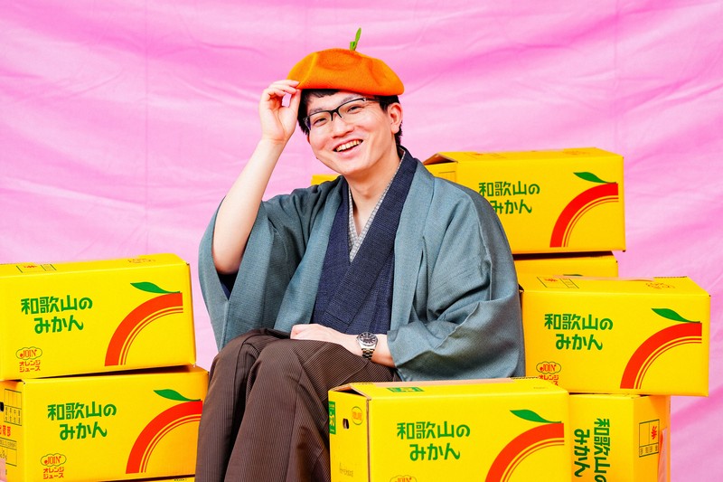 永瀬拓矢九段、和歌山でミカンになる 王将戦第4局勝者の記念撮影