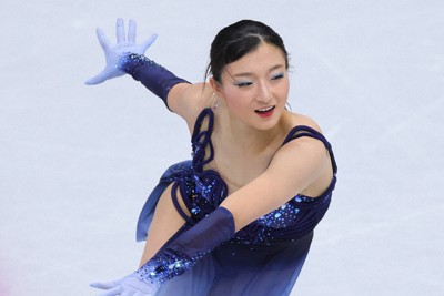 女子SPで演技する坂本花織＝ミラノ・アイススケートアリーナで2026年2月17日、吉田航太撮影