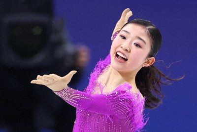女子SPで4位につけた千葉百音＝ミラノ・アイススケートアリーナで2026年2月17日、猪飼健史撮影