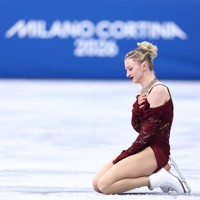 女子SPの演技を終えて肩を落とす米国のアンバー・グレン＝ミラノ・アイススケートアリーナで2026年2月17日、猪飼健史撮影