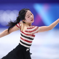 女子SPで首位に立った中井亜美＝ミラノ・アイススケートアリーナで2026年2月17日、猪飼健史撮影