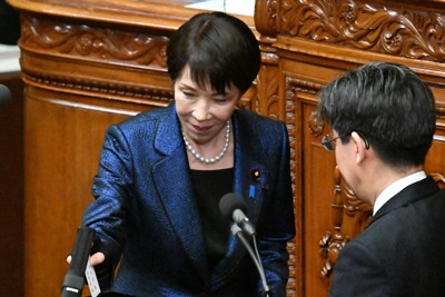 衆院本会議の首相指名選挙で票を投じる高市早苗首相＝国会内で2026年2月18日午後2時34分、平田明浩撮影