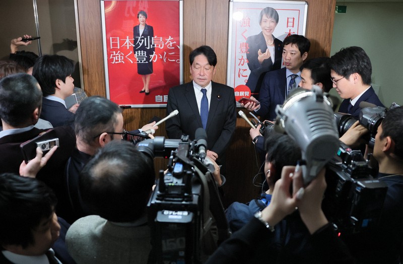 会合後、記者の質問に答える自民党の小野寺五典安保調査会長＝自民党本部で2026年2月19日午後3時5分、和田大典撮影