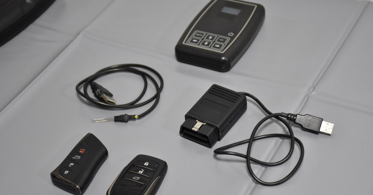 トヨタの防犯システム無効化か　ランクル窃盗の疑いで3人逮捕