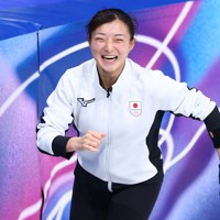 女子フリーを翌日に控え、公式練習に臨む坂本花織＝ミラノ・アイススケートアリーナで2026年2月18日、猪飼健史撮影