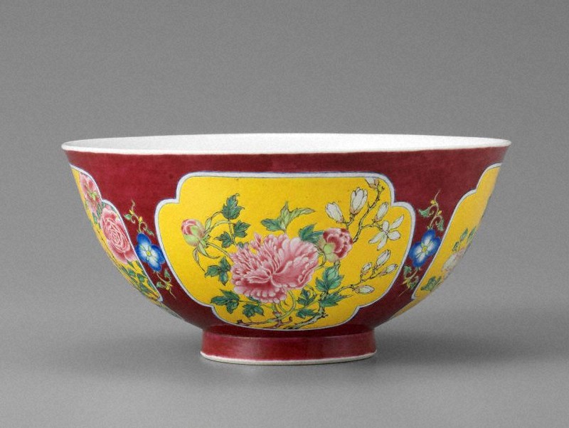 出光美術館・やきもの名品展：作品紹介／中 「琺瑯彩花卉文碗」 中国