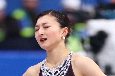 女子フリーの演技を終えて気を落とす坂本花織＝ミラノ・アイススケートアリーナで2026年2月19日、猪飼健史撮影