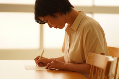 手紙を書くことで自分の気持ちが整理されるという（写真はイメージ）＝ゲッティ