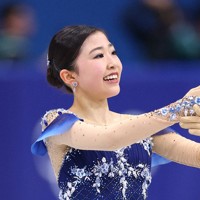 女子フリーの演技を終えてあいさつする千葉百音＝ミラノ・アイススケートアリーナで2026年2月19日、猪飼健史撮影