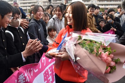 ミラノ・コルティナ2026：フィギュア・女子 坂本花織選手、銀 笑顔
