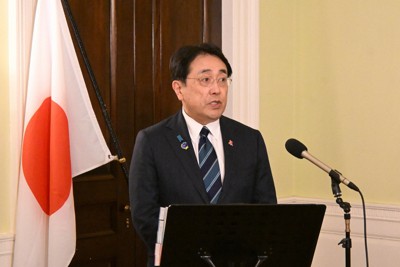 川普宣布將逐步調高後發藥關稅至200%，目標將藥品生產移回美國