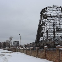 ロシア軍の攻撃で破壊された暖房、給電施設。この影響で周囲一帯では停電や暖房の供給停止が起きた＝キーウで2026年2月16日、宮川裕章撮影