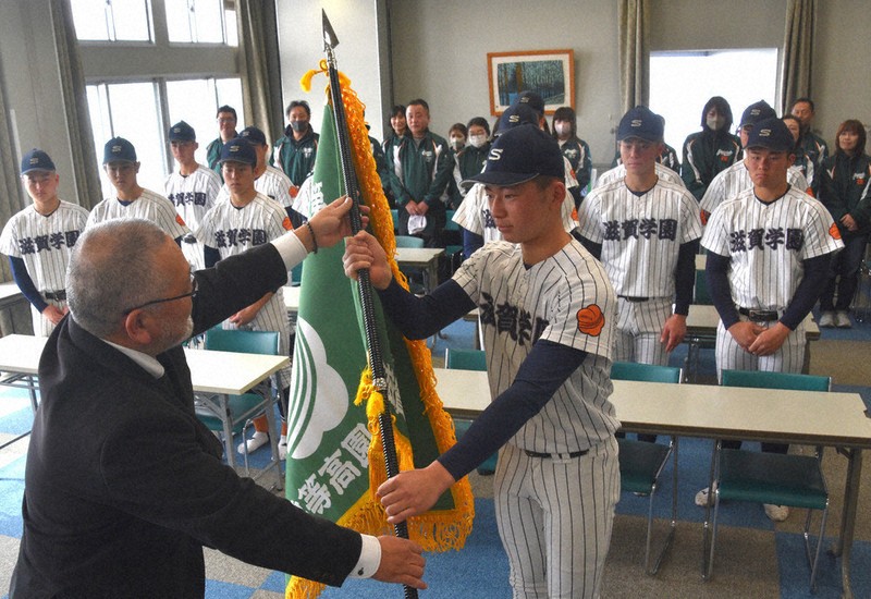 センバツ2026 滋賀学園 昨春の雪辱を誓う センバツ旗授与 ／滋賀