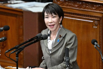 衆院本会議で中道改革連合の小川淳也代表の代表質問に対して答弁する高市早苗首相＝国会内で2026年2月24日午後1時37分、平田明浩撮影