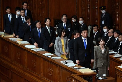 衆院本会議に臨む高市早苗首相（前列右端）ら＝国会内で2026年2月24日午後1時2分、平田明浩撮影