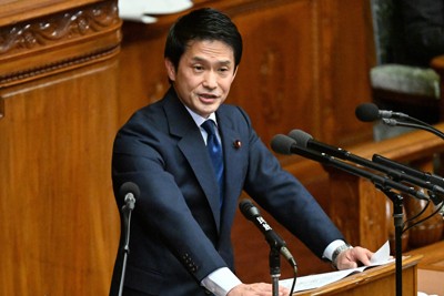 衆院本会議で代表質問を行う中道改革連合の小川淳也代表＝国会内で2026年2月24日午後1時29分、平田明浩撮影