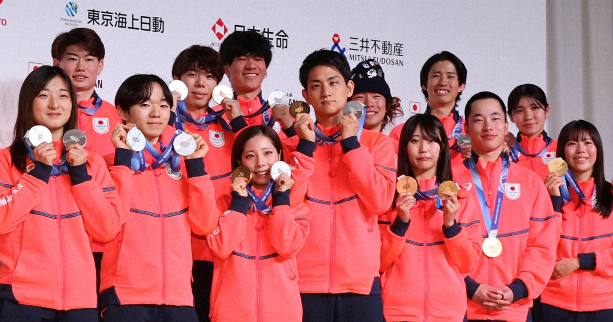 ミラノ・コルティナ<b>オリンピック</b> 日本選手団帰国記者会見 [写真特集1/21] | 毎日新聞