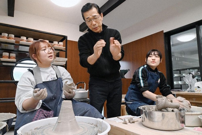 東日本大震災15年：大堀相馬焼、産地再興へ 福島・浪江の窯元がCF