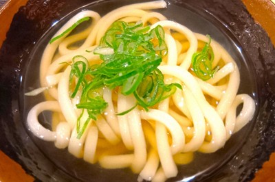 讃岐うどん。シンプルなかけで食べると、おいしさが際立つ＝川崎市で2026年2月10日、赤間清広撮影