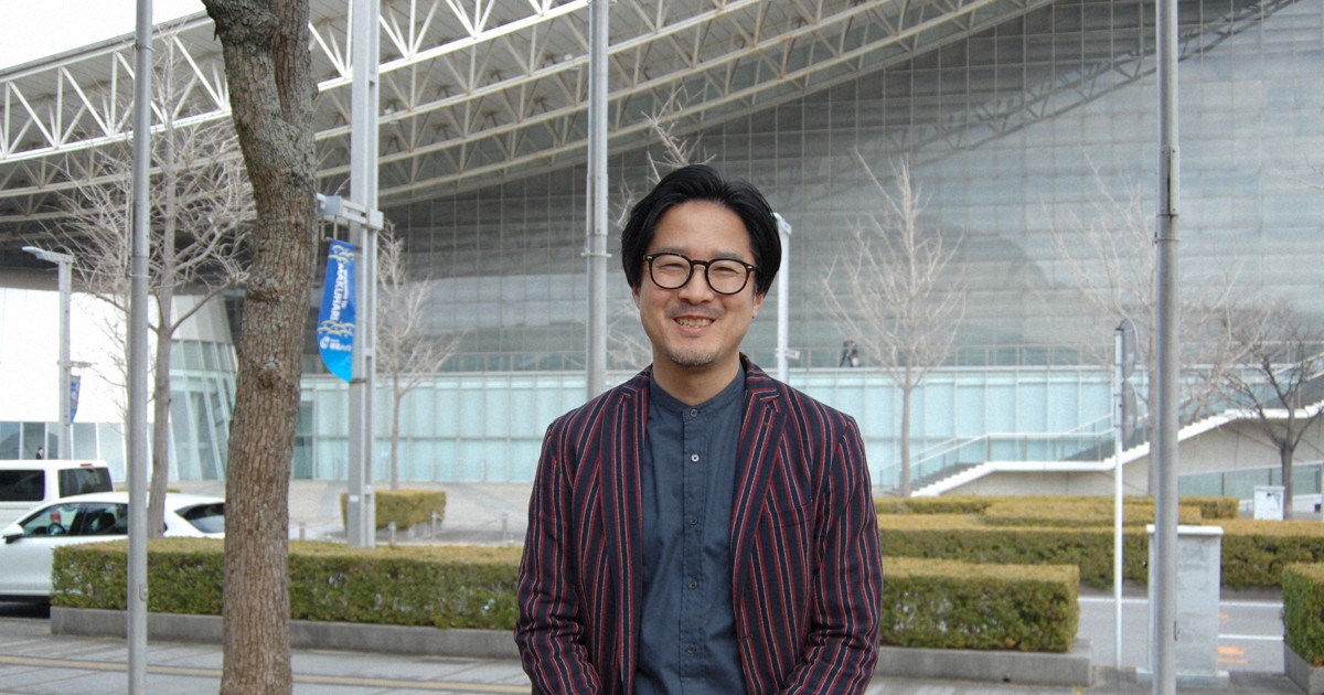 News in Easy English: Man helps people in Japan by writing their love letters