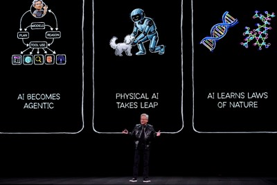 今年1月の「CES2026」でAIの進化を強調するエヌビディアのジェンスン・フアンCEO（Bloomberg）