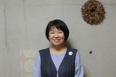 カウンセリングサロン「こころサロン創」の臨床心理士、佐瀬りささん＝横浜市神奈川区反町で2026年2月20日午後5時17分、近藤綾加撮影