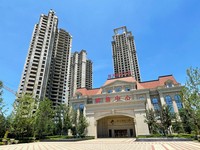 建設工事が止まったままの不動産大手・中国恒大集団のマンション＝貴州省貴陽市で2023年7月5日、小倉祥徳撮影