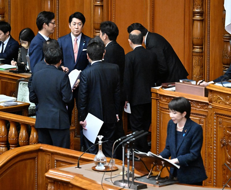 高市首相、カタログギフト違法性否定 閣僚からの返還「考えない