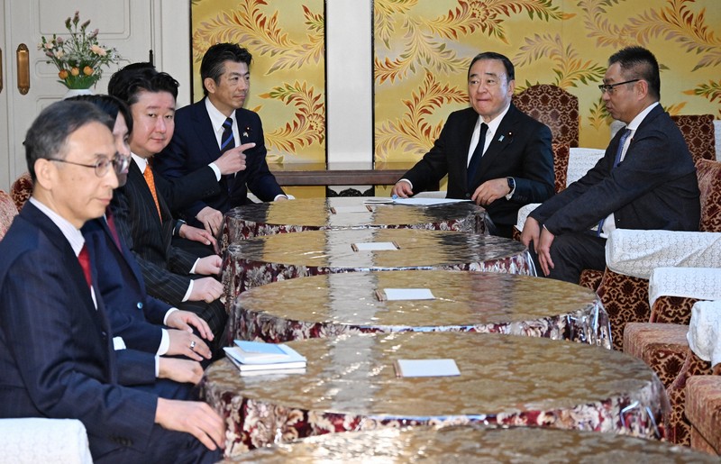 読む政治：「初めから負け戦」予算委攻防でぼやく中道 自民「数の力は