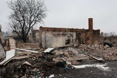 ロシア軍の攻撃で破壊された民家＝ウクライナ東部ドニプロペトロウスク州で2026年2月19日、宮川裕章撮影