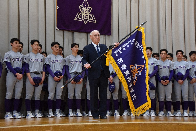 センバツ高校野球 花巻東が意気込み 「最高の結果を残す」 「旗」授与