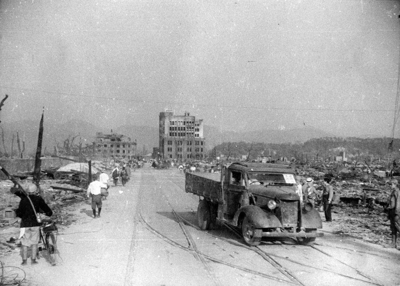 あの日の記憶・毎日新聞所蔵写真から：惨状知る唯一の記者、詳述