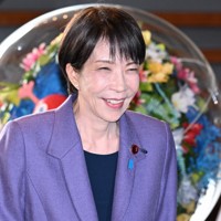 首相官邸に入る高市早苗首相＝2026年2月27日午前8時14分、平田明浩撮影