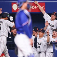 佐藤輝明が先制の特大3ラン 侍ジャパンWBC壮行試合 中日戦 [写真特集1