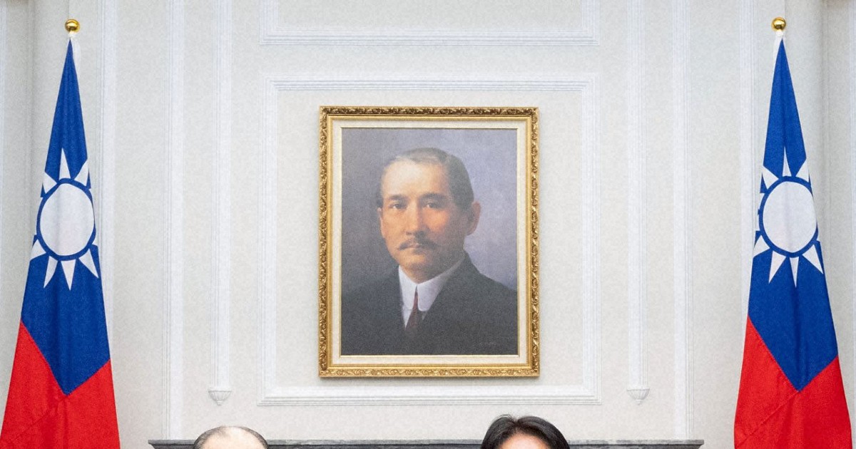 Taiwan's Lai awards top honor to Japan-born home run king Oh