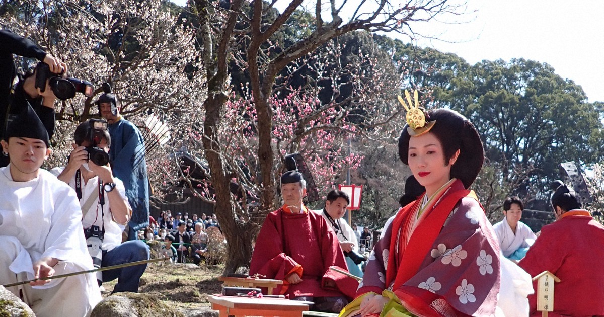 太宰府天満宮で「曲水の宴」　梅咲き誇る庭で平安の雅を再現　福岡