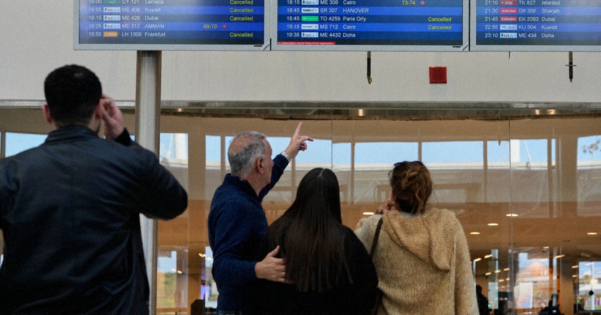 Middle East airports closed and thousands of travelers stranded after attack on Iran - The Mainichi