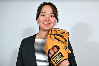 一冊からひらくスポーツ批評：ただ波に乗る…だけなのに　サーファーが直面した「女性」ゆえの壁