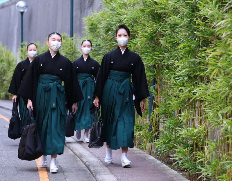 卒業式に向かう宝塚音楽学校の卒業生＝兵庫県宝塚市で2026年3月2日午前8時14分、梅田麻衣子撮影